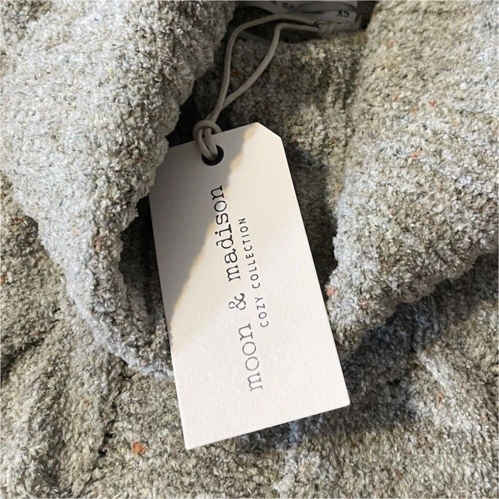 Moon & Madison Women's XS Gray Cable-Knit Turtleneck Pullover Sweater